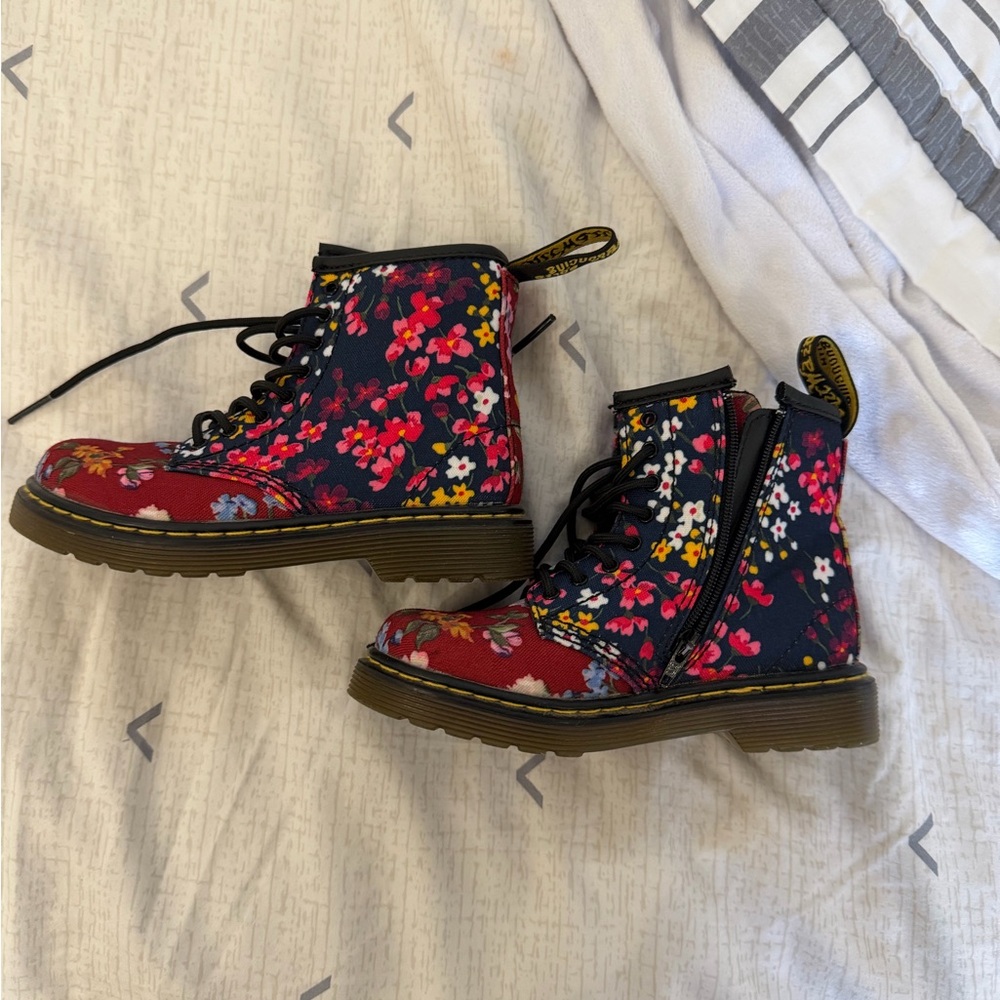 Toddler Girl Floral Lace-Up Doc Martens
